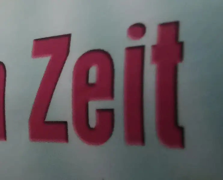 Das Wort Zeit in roter & Computer Schrift auf weißen Hintergrund